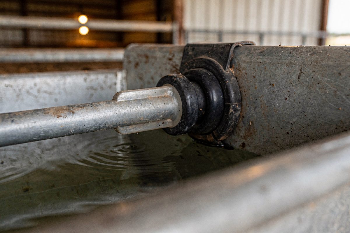 Float arm and seal kit fitted inside a trough waterer